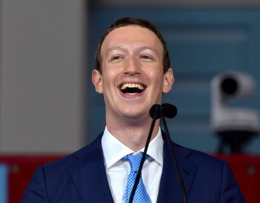 Закерберг сега е втор најбогат човек на светот, го престигна Безос