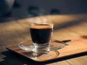 Како утринската шолја кафе го штити мозокот: 43-годишно истражување ги разјаснува придобивките