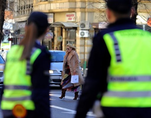Насилство во Валандово: Маж ја претепал сопругата, нападнал полицаец, дома криел арсенал оружје
