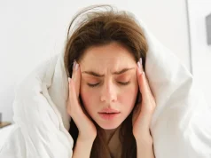 Дали често се будите со главоболка? Ова можат да бидат причините