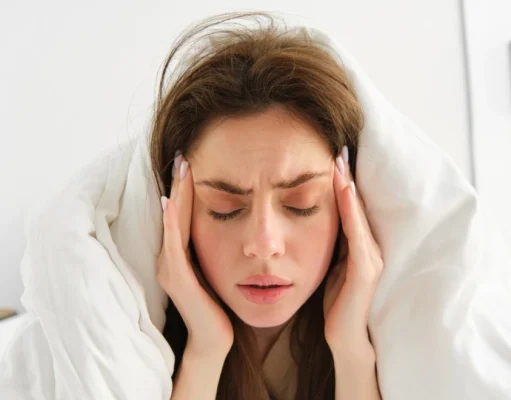 Дали често се будите со главоболка? Ова можат да бидат причините