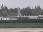 (Видео) Инцидент во Ирска: Се качил на американски воен авион и го оштетил