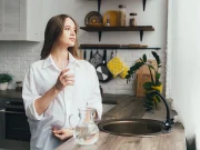 Зошто не е препорачливо да пиете вода што сте ја наполниле претходниот ден