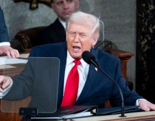 Трамп до Иран: Отворете ја проклетата теснина, луди гадови, или ќе доживеете пекол