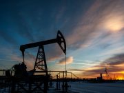 ОПЕК+ го зголемува производството по излегувањето на ОАЕ