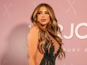 Таа е мајка на четири деца, а нејзиниот секси изглед не се простува